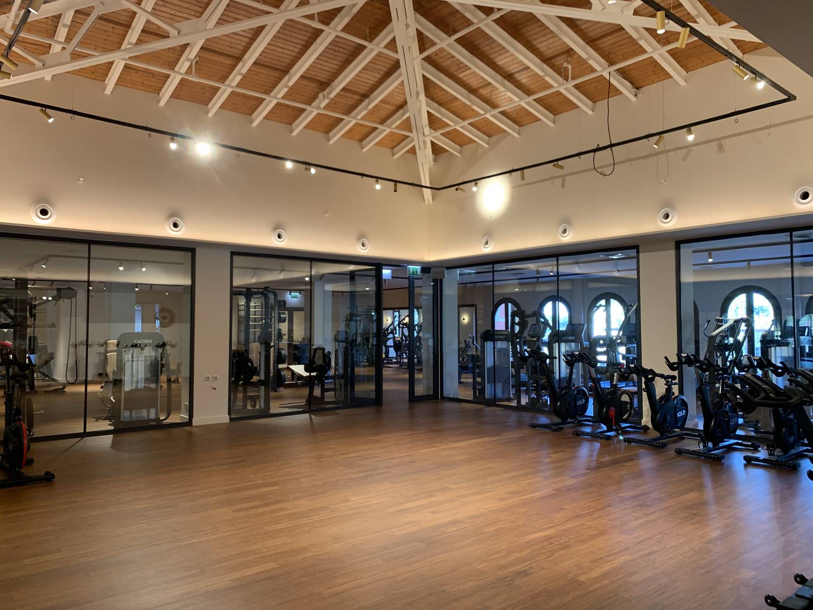 Kimpton Aysla Mallorca 拱窗健身房