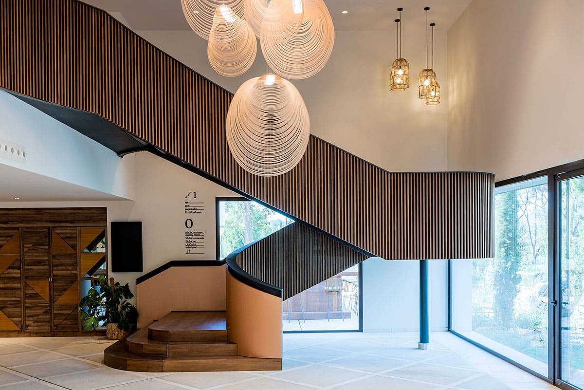 Kimpton Aysla Mallorca 大廳旋轉樓梯