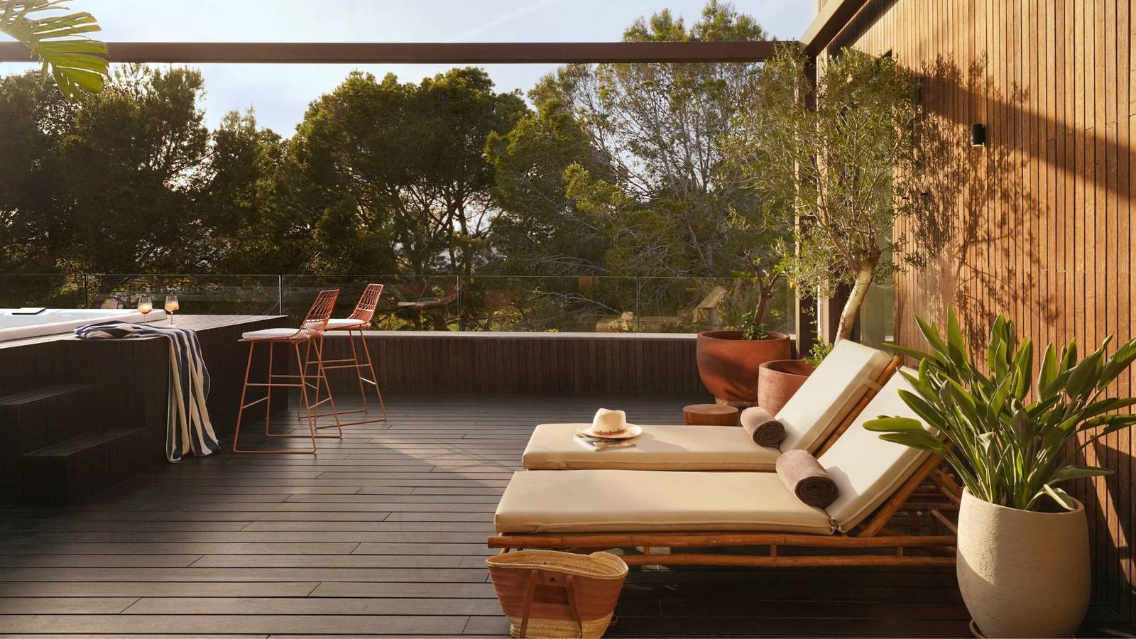 Kimpton Aysla Mallorca 總統套房露台與戶外按摩池