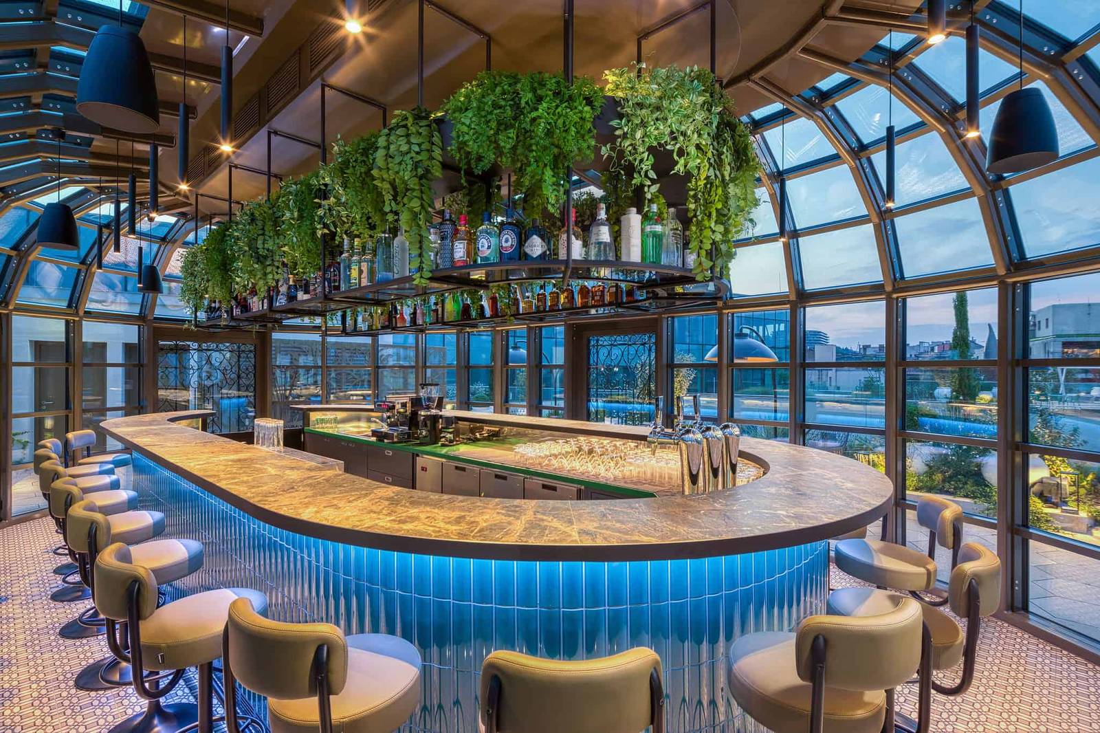 布達佩斯 Kimpton BEM feNNen Skybar 吧台
