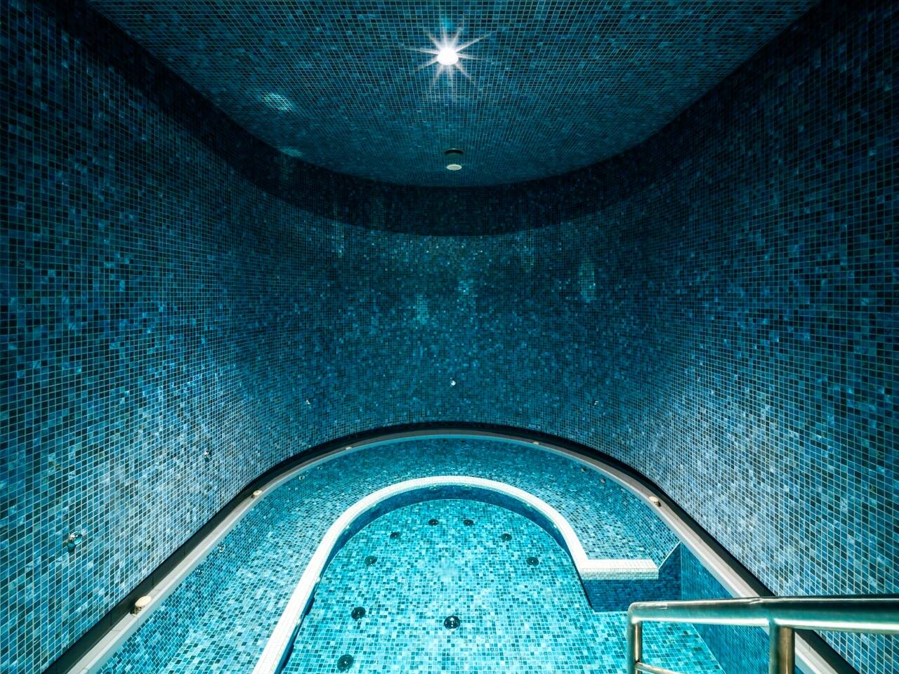 布達佩斯 Kimpton BEM Spa 熱水按摩池