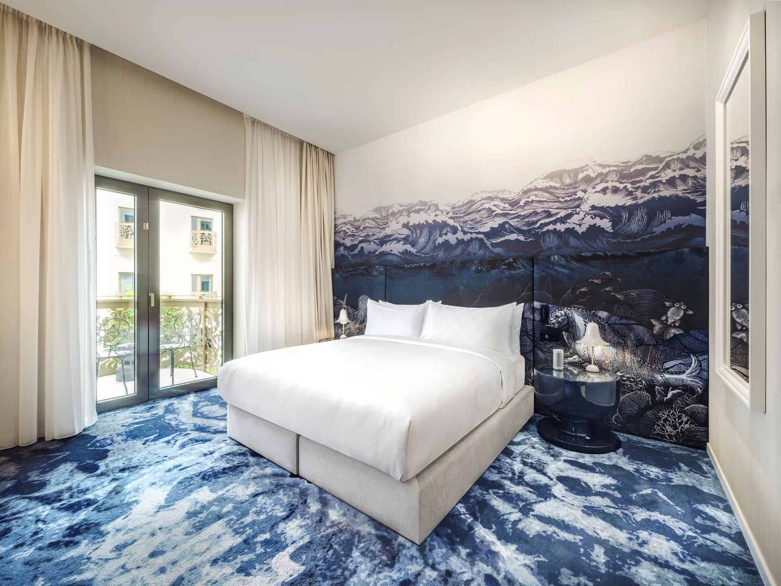 布達佩斯 Kimpton BEM Deluxe 客房藍色山景壁畫
