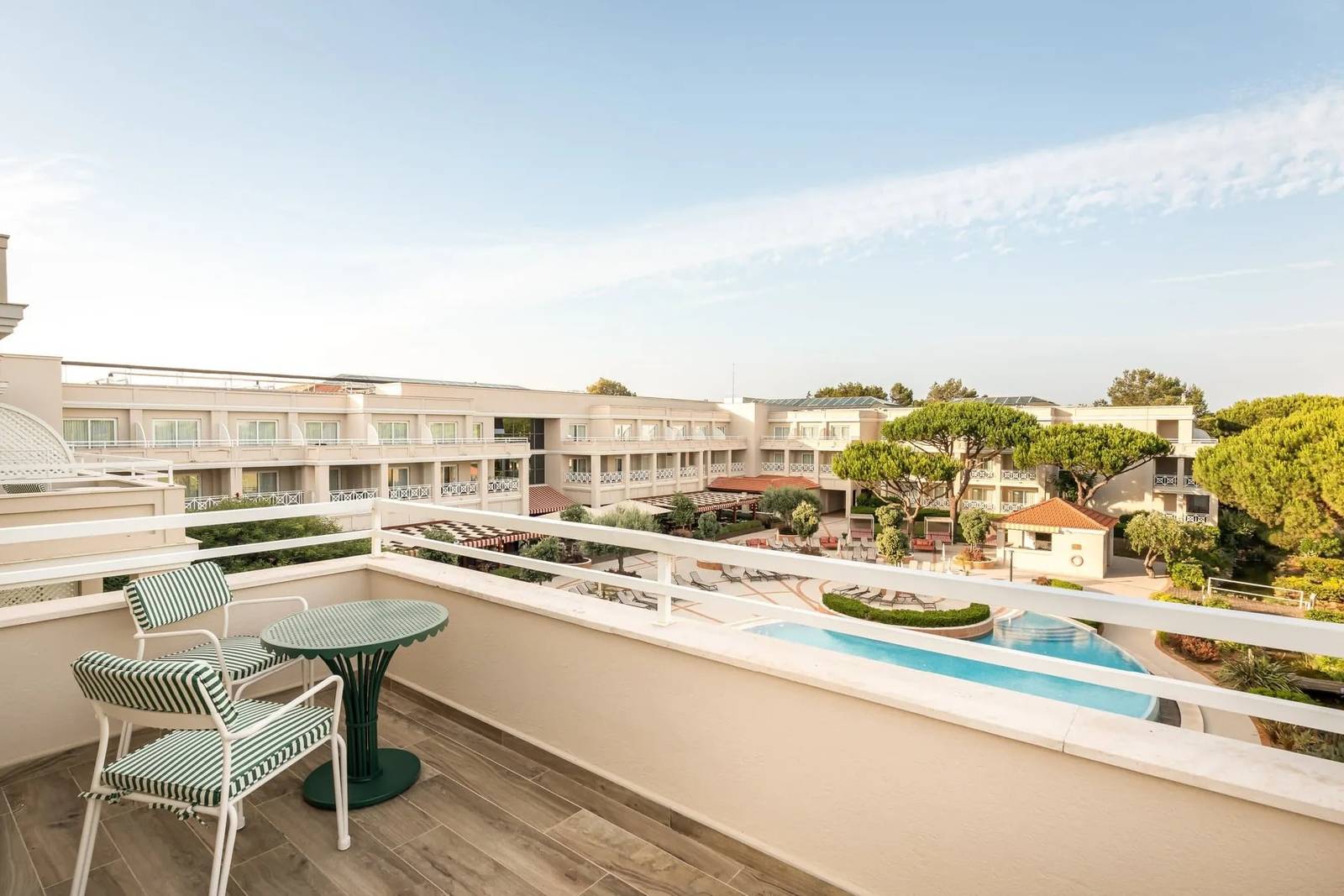 Kimpton Quinta da Marinha 陽台望向戶外泳池