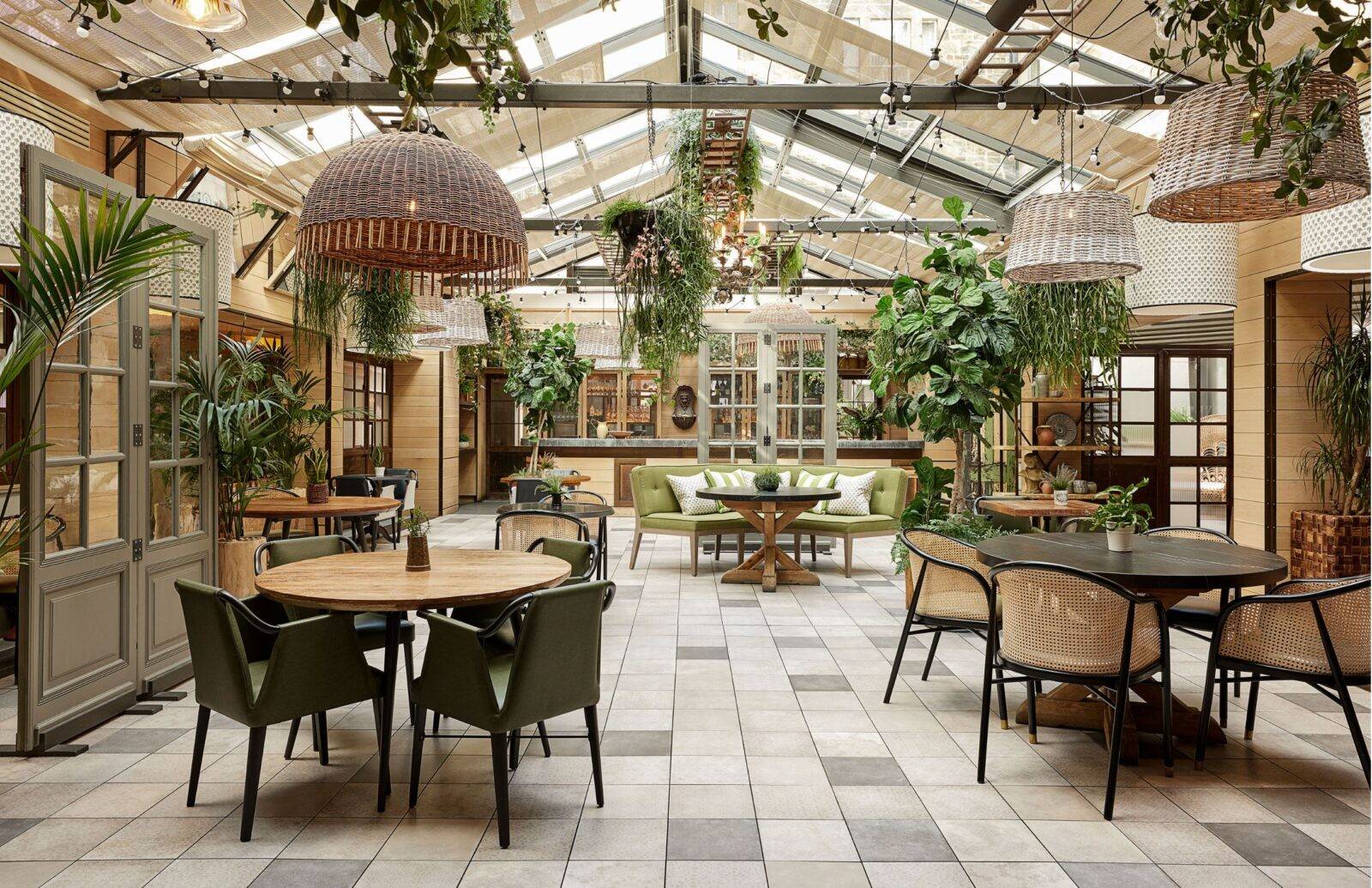 Kimpton Charlotte Square The Garden 中庭座位