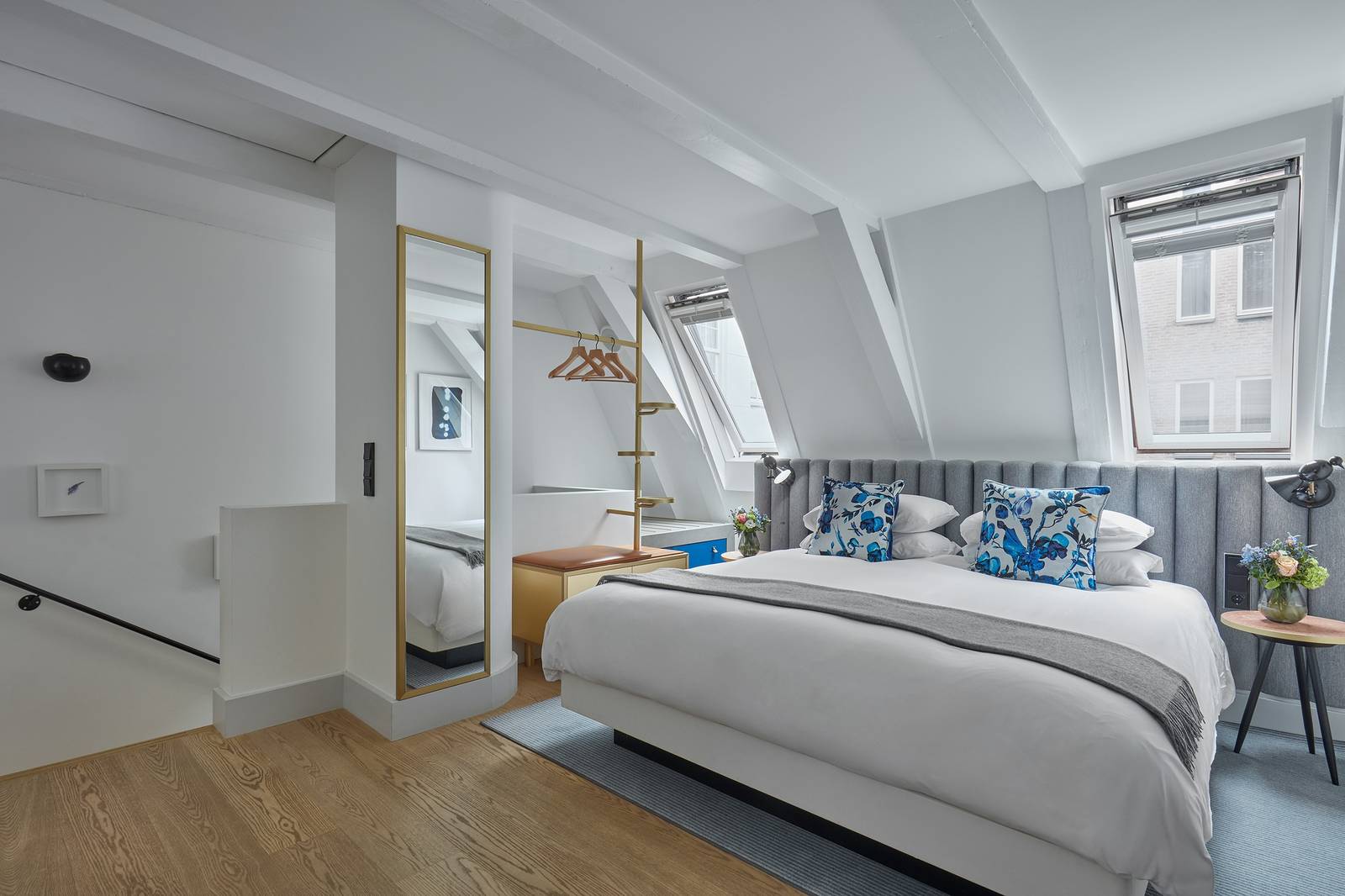 Kimpton De Witt 斜頂大床客房