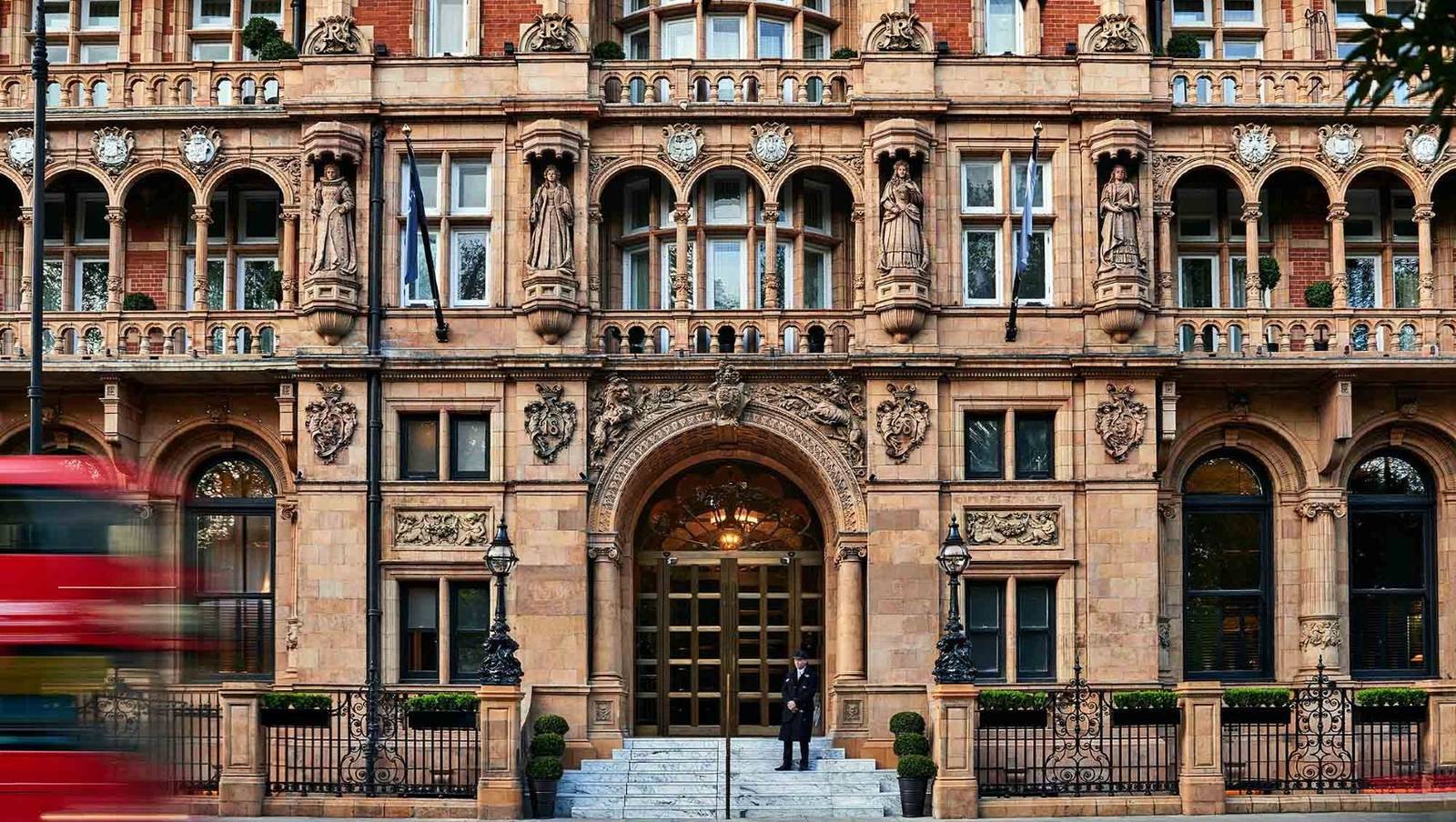 倫敦 Kimpton Fitzroy 酒店 1898 年赤陶立面與正門