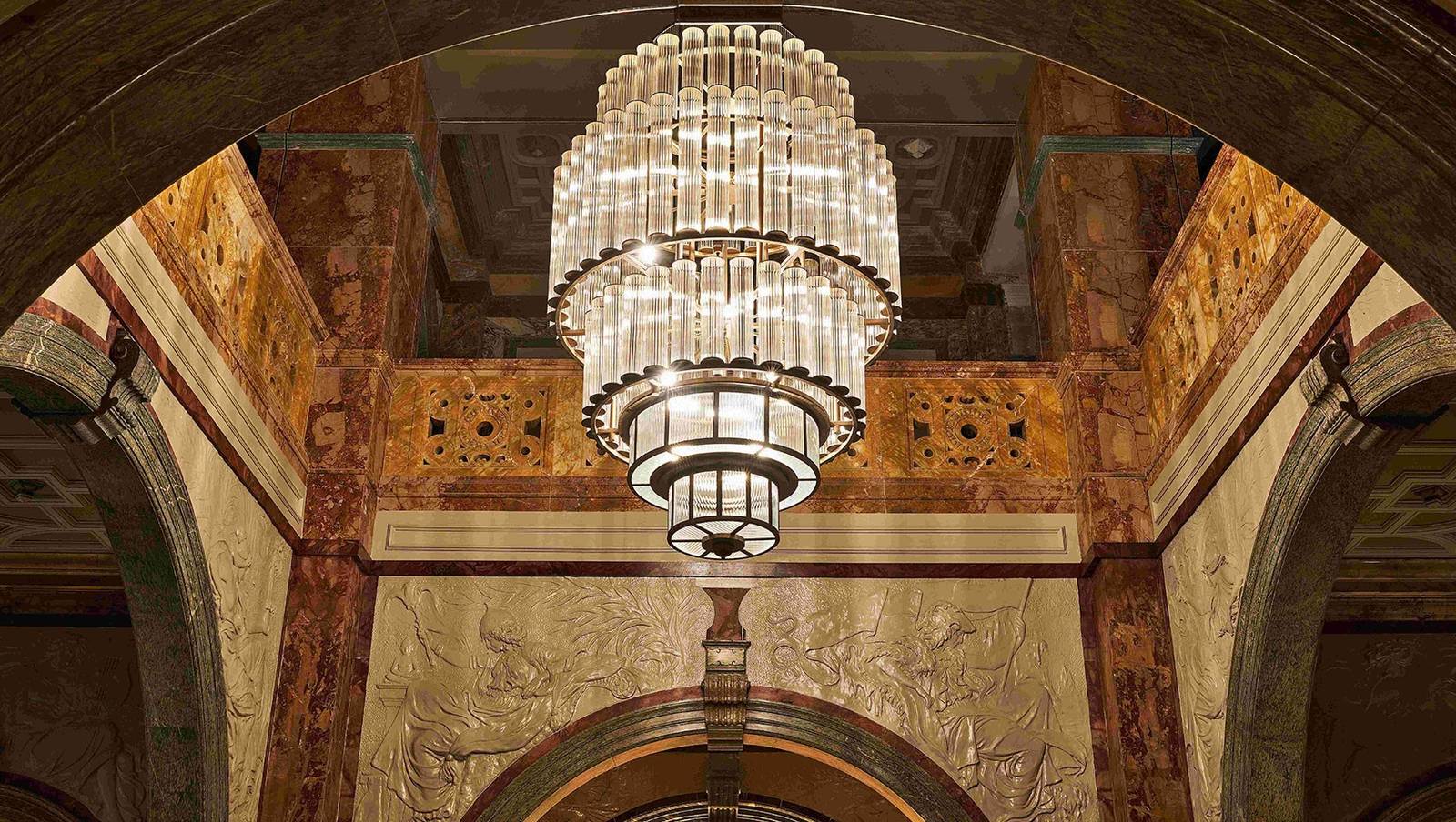 倫敦 Kimpton Fitzroy 酒店大廳大理石拱頂與水晶吊燈
