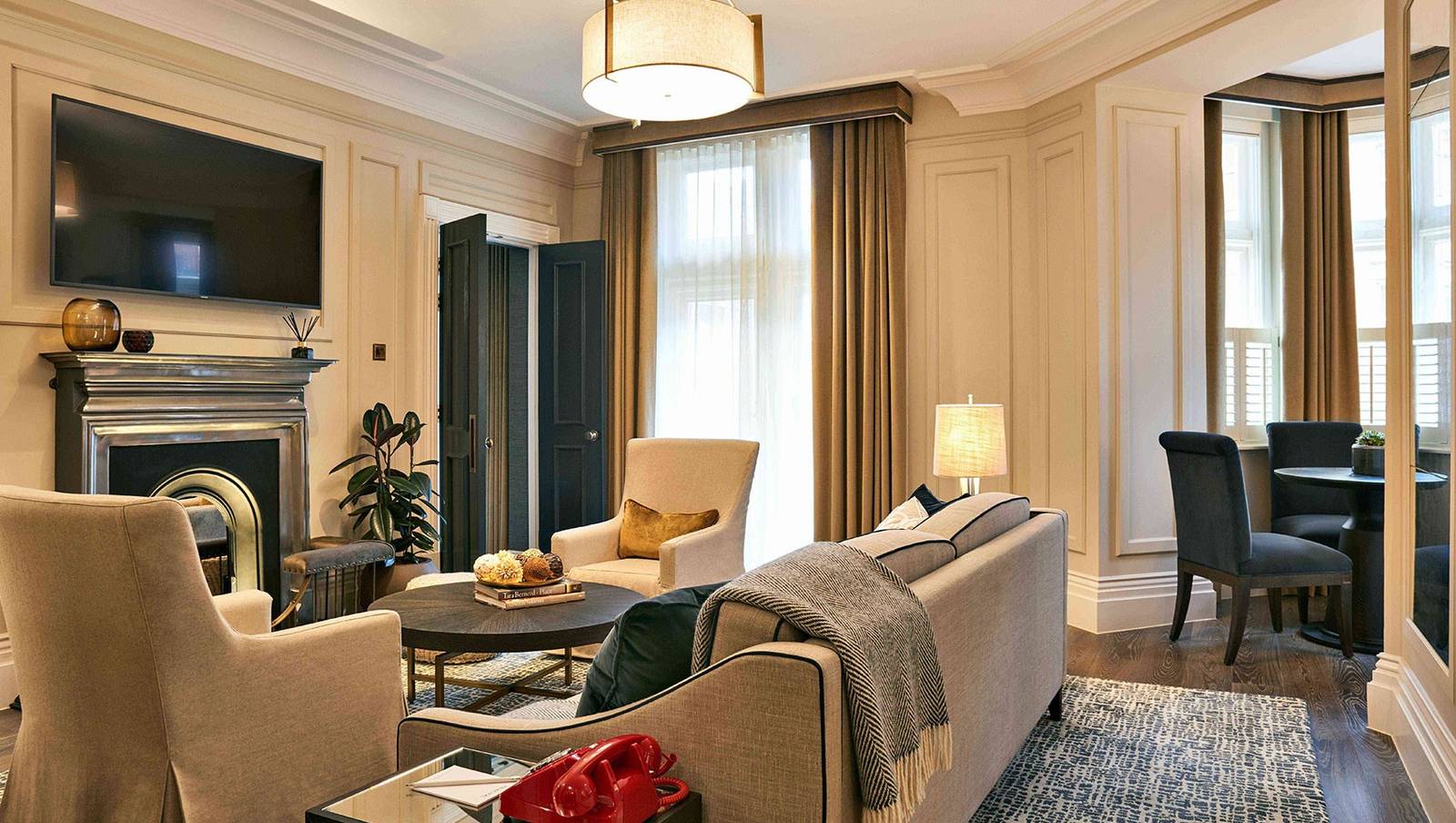 倫敦 Kimpton Fitzroy 酒店 Bloomsbury 轉角套房起居室