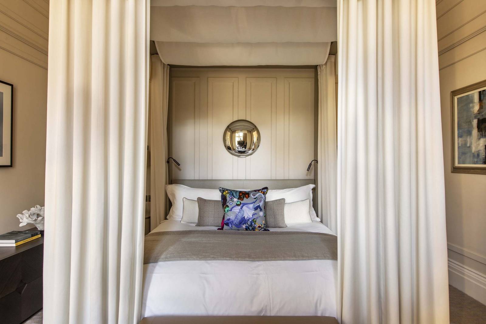 倫敦 Kimpton Fitzroy 酒店 Fitzroy Suite 四柱床臥室