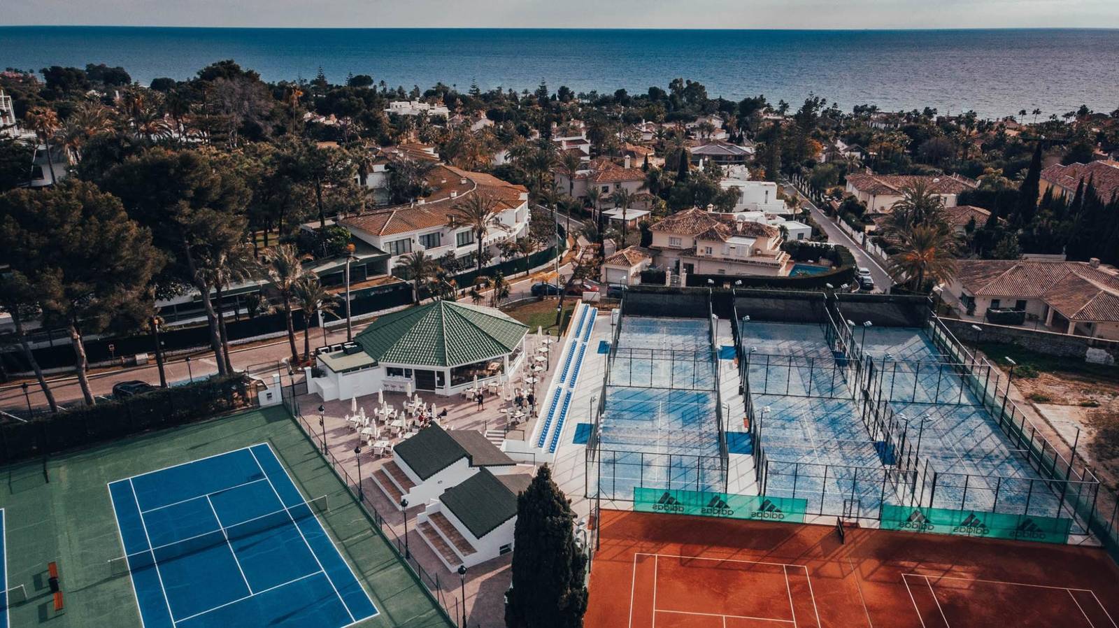 Los Monteros Racquet Club 網球場與 padel 球場