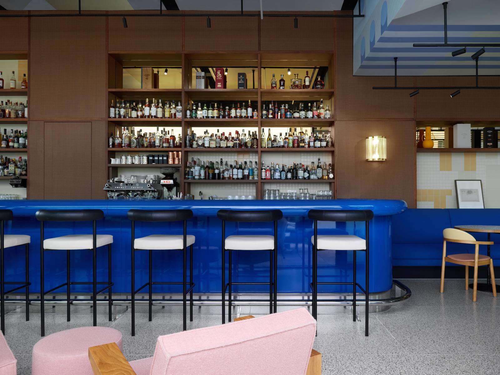 Kimpton Main Frankfurt LAZULI 藍色吧台