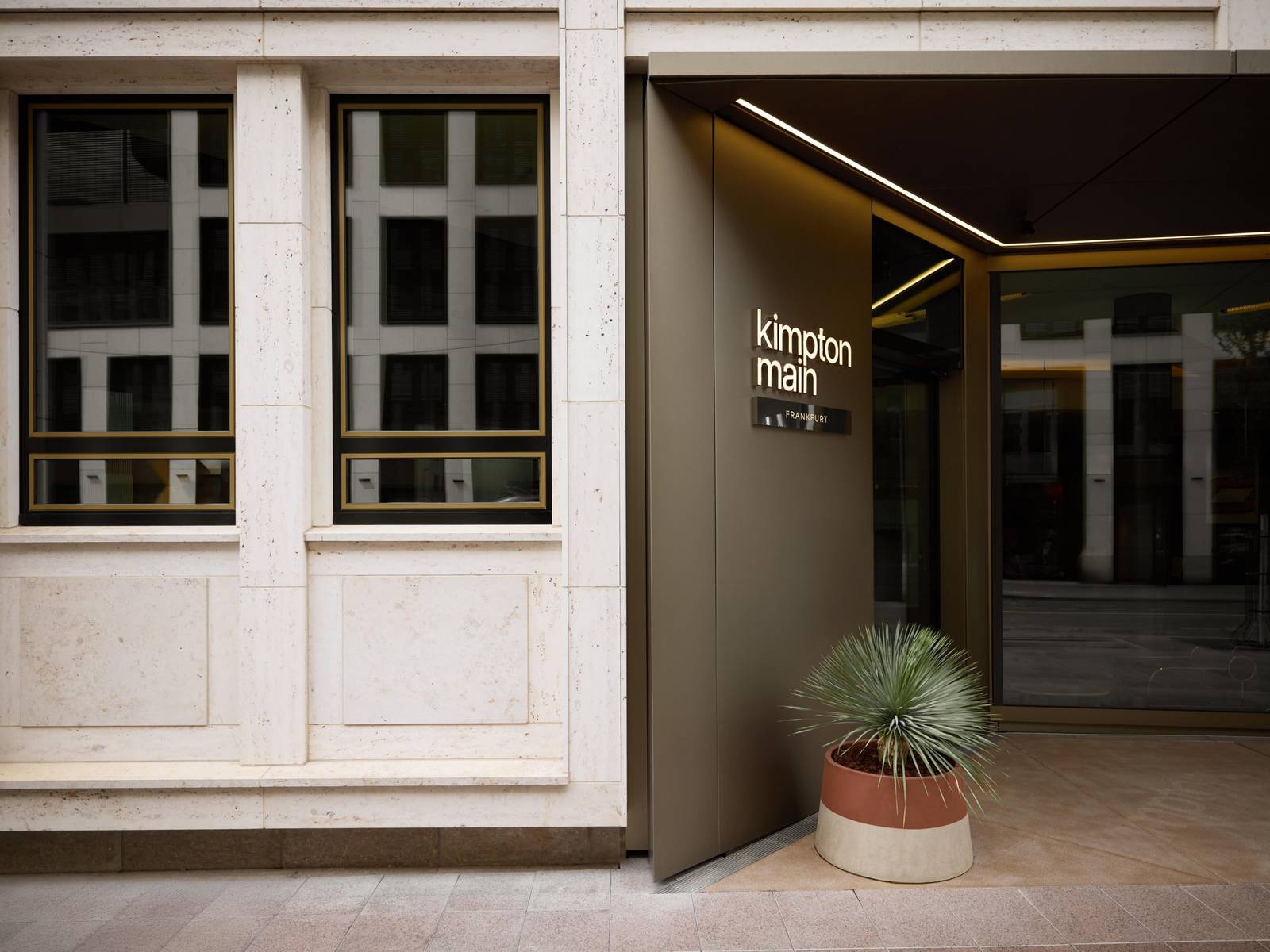 Kimpton Main Frankfurt 酒店入口