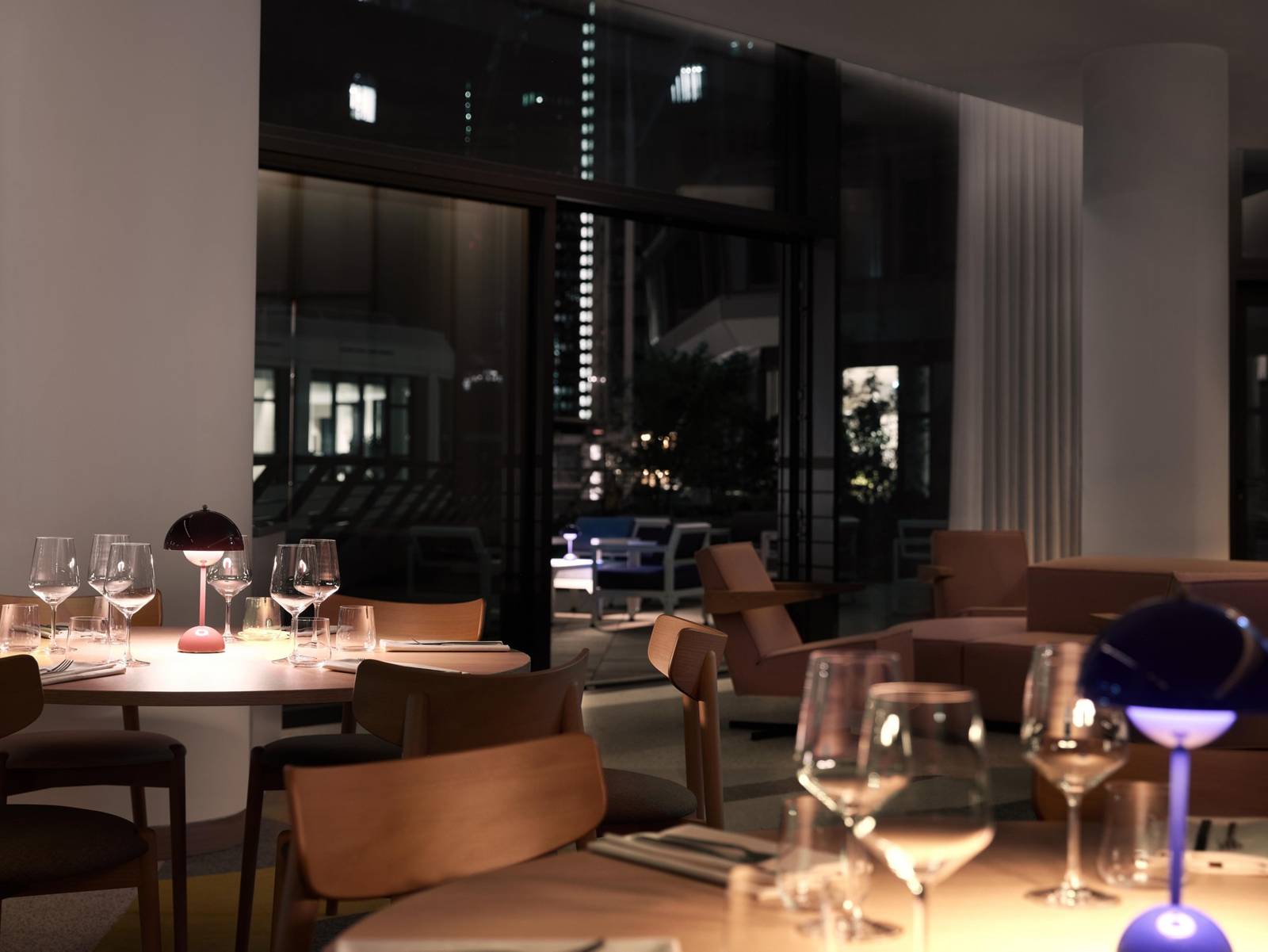 Kimpton Main Frankfurt 頂樓 LAZULI 夜晚座位區