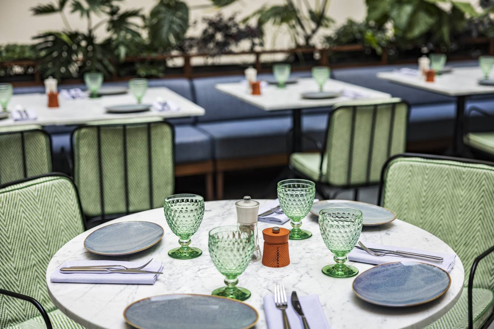 巴黎 Kimpton St Honoré 酒店 Montecito 中庭餐桌