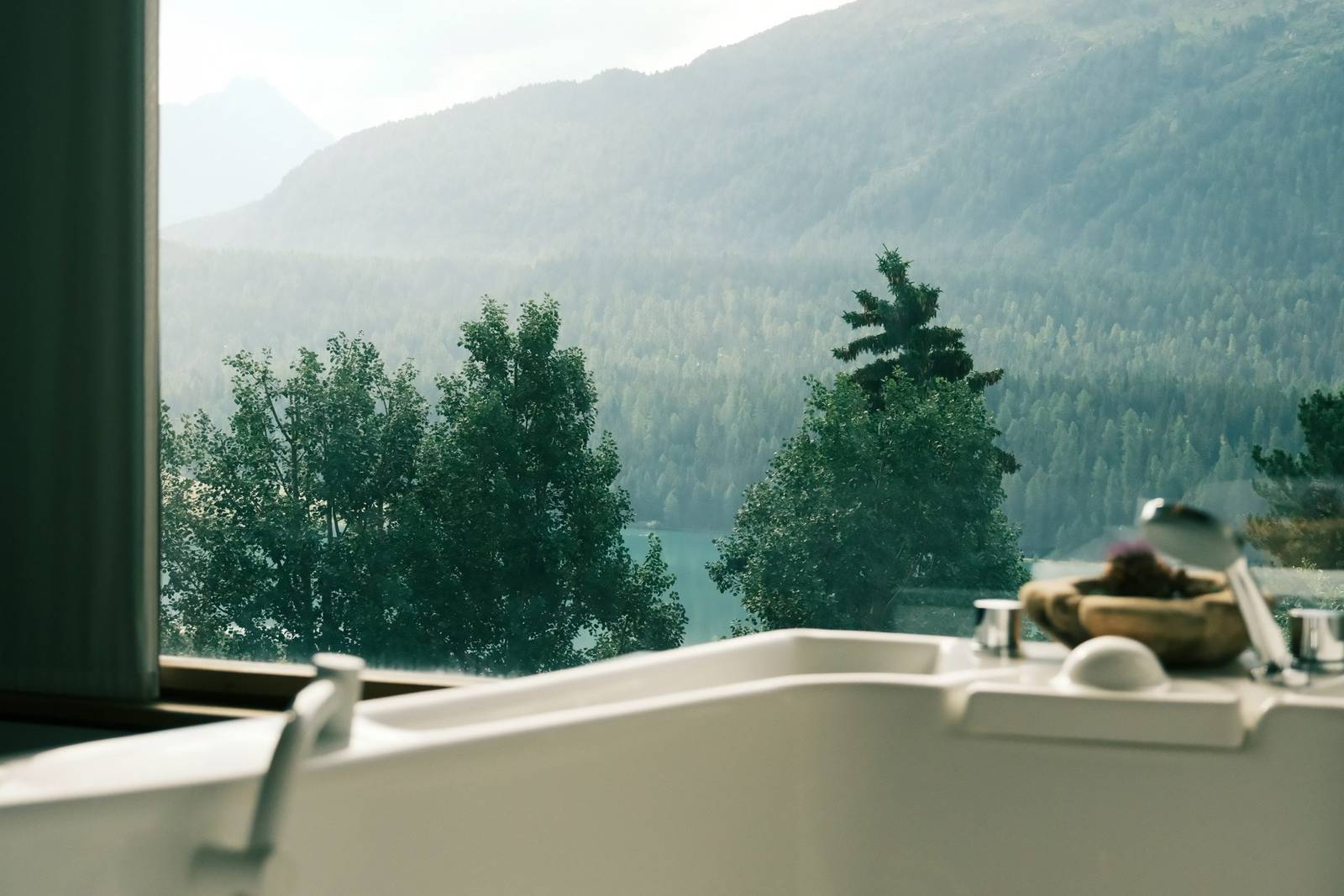Kulm Spa Private Spa Suite 看湖的浴缸