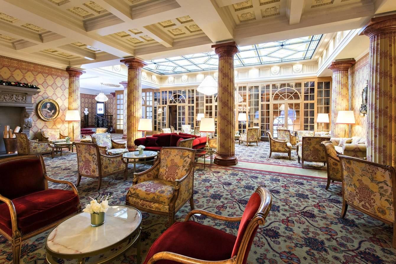 Kulm Hotel 大廳酒廊的柱廊與天窗