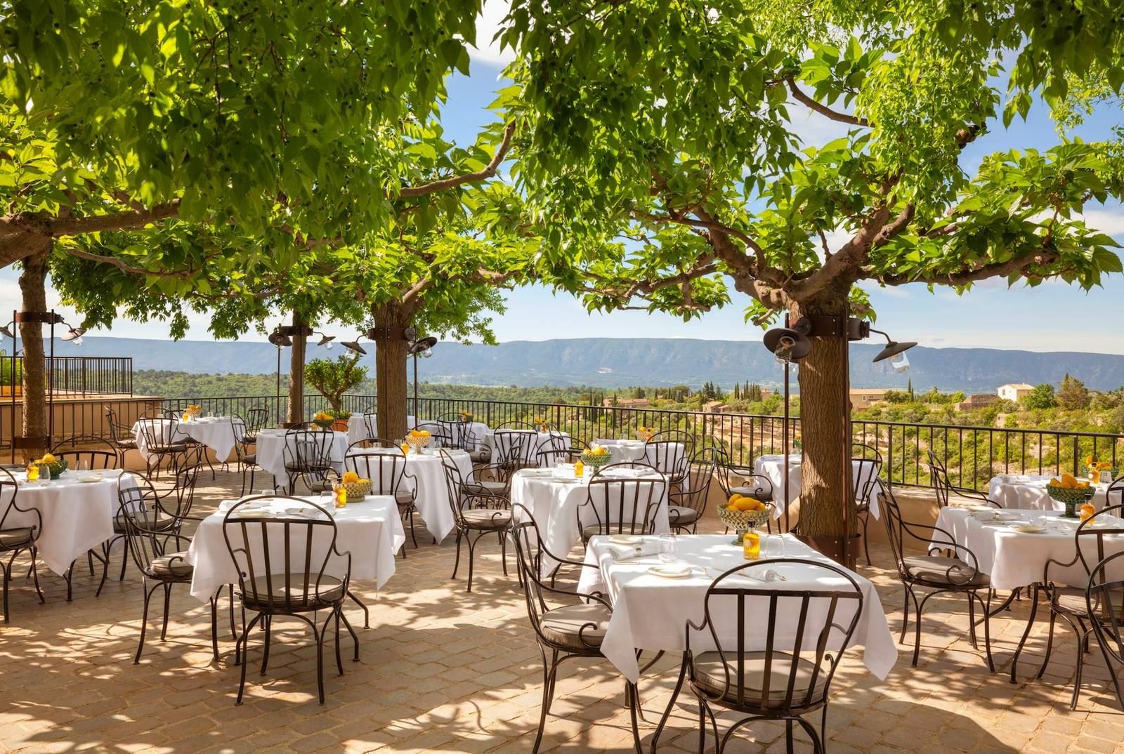 La Table de La Bastide 梧桐樹下的露台座位