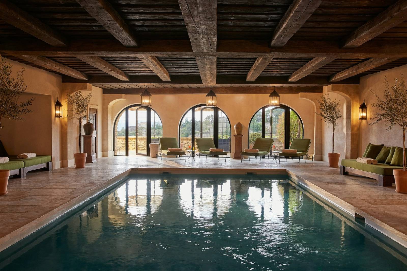 La Bastide 飯店 Spa 石砌拱頂下的室內泳池