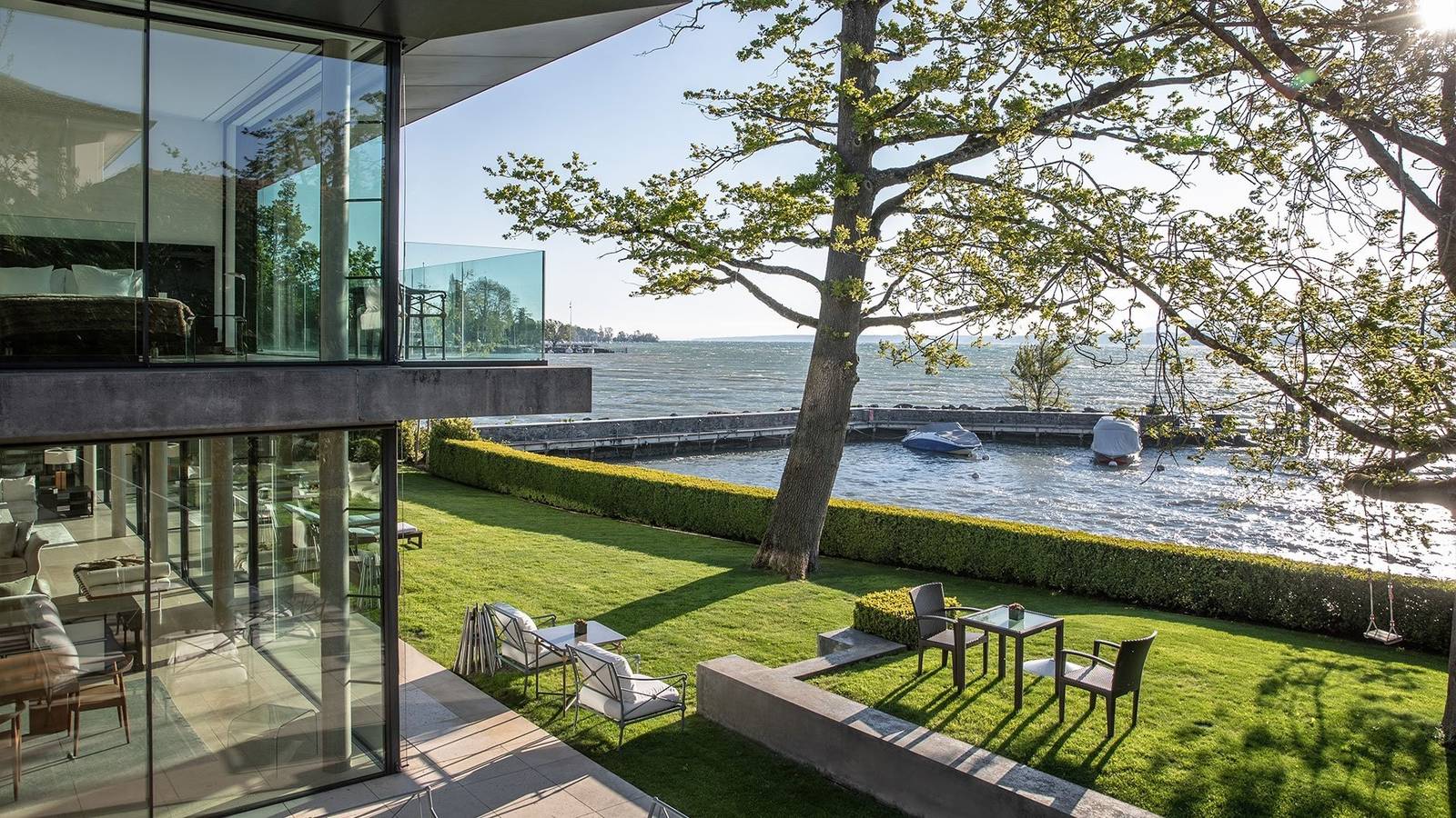 La Réserve Genève Villa du Lac 玻璃建築與湖畔草坪