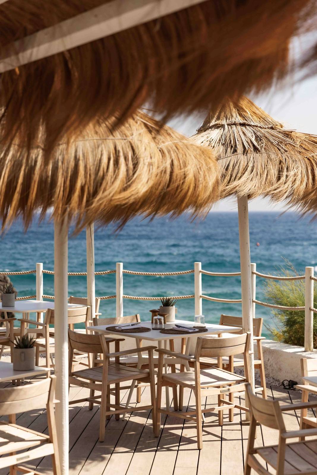 Isolotto Beach Club 海邊露台餐桌