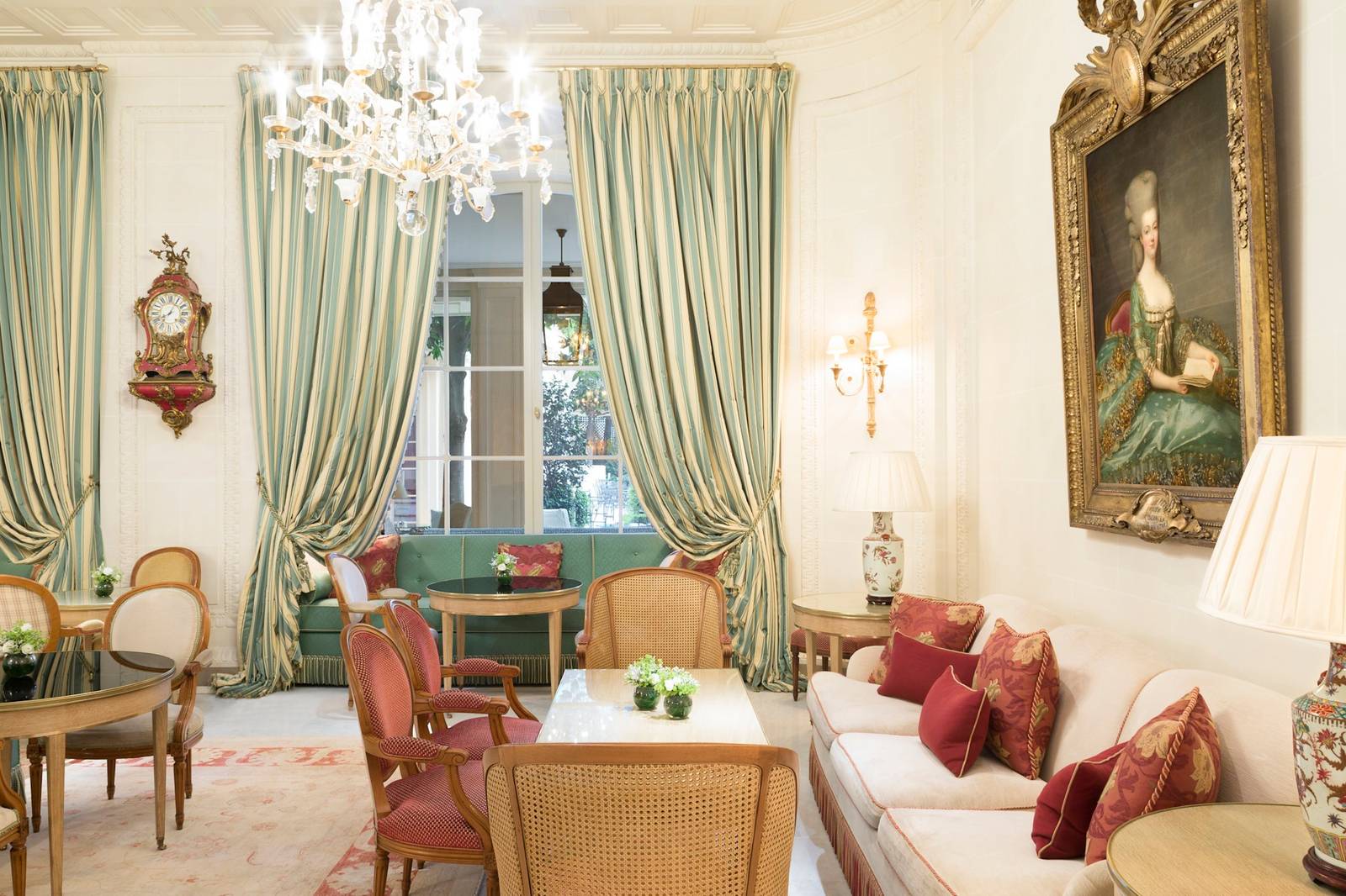 Le Bristol Paris Café Antonia 餐廳