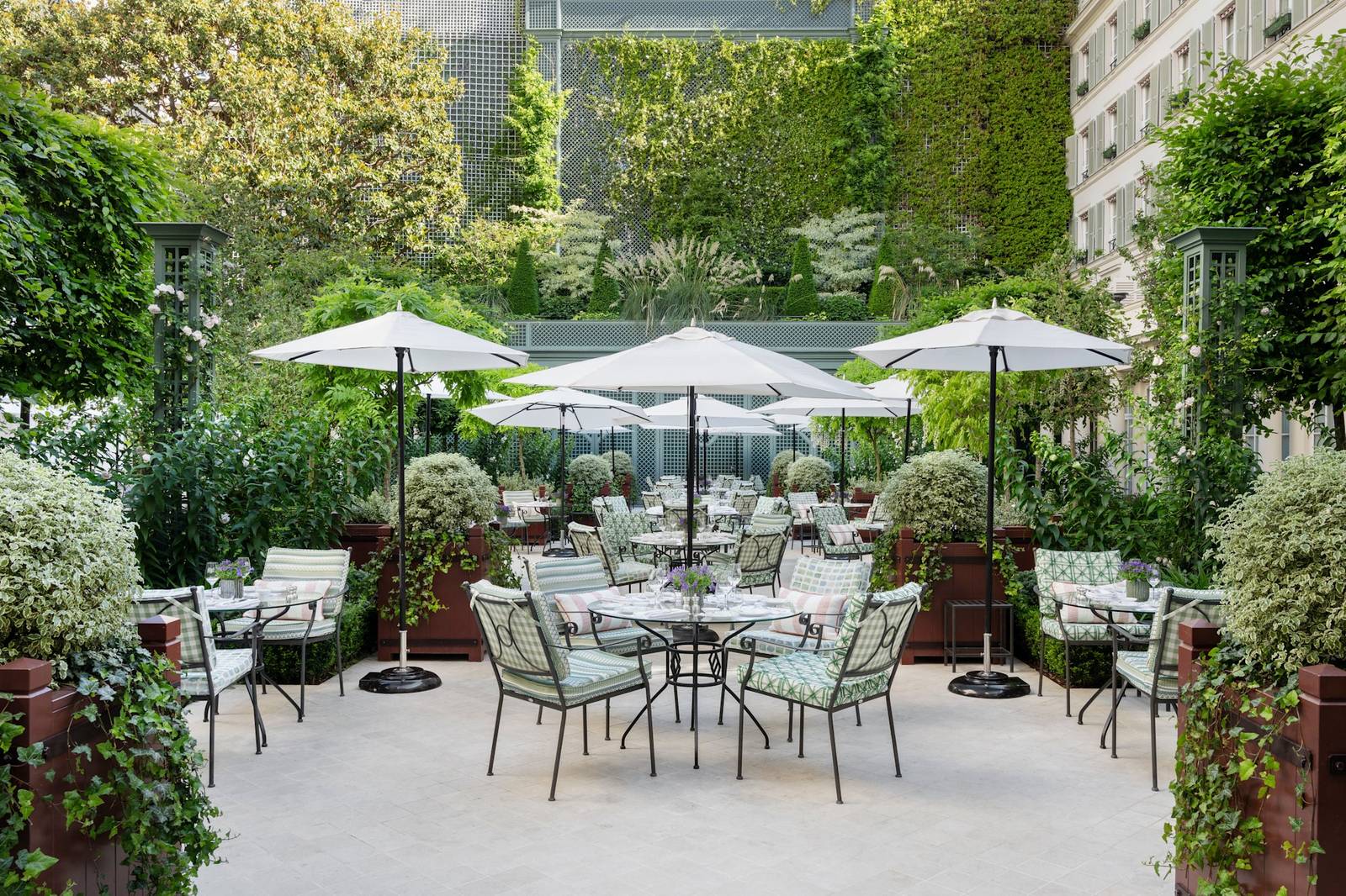 Le Bristol Paris Le Jardin Français 花園座位