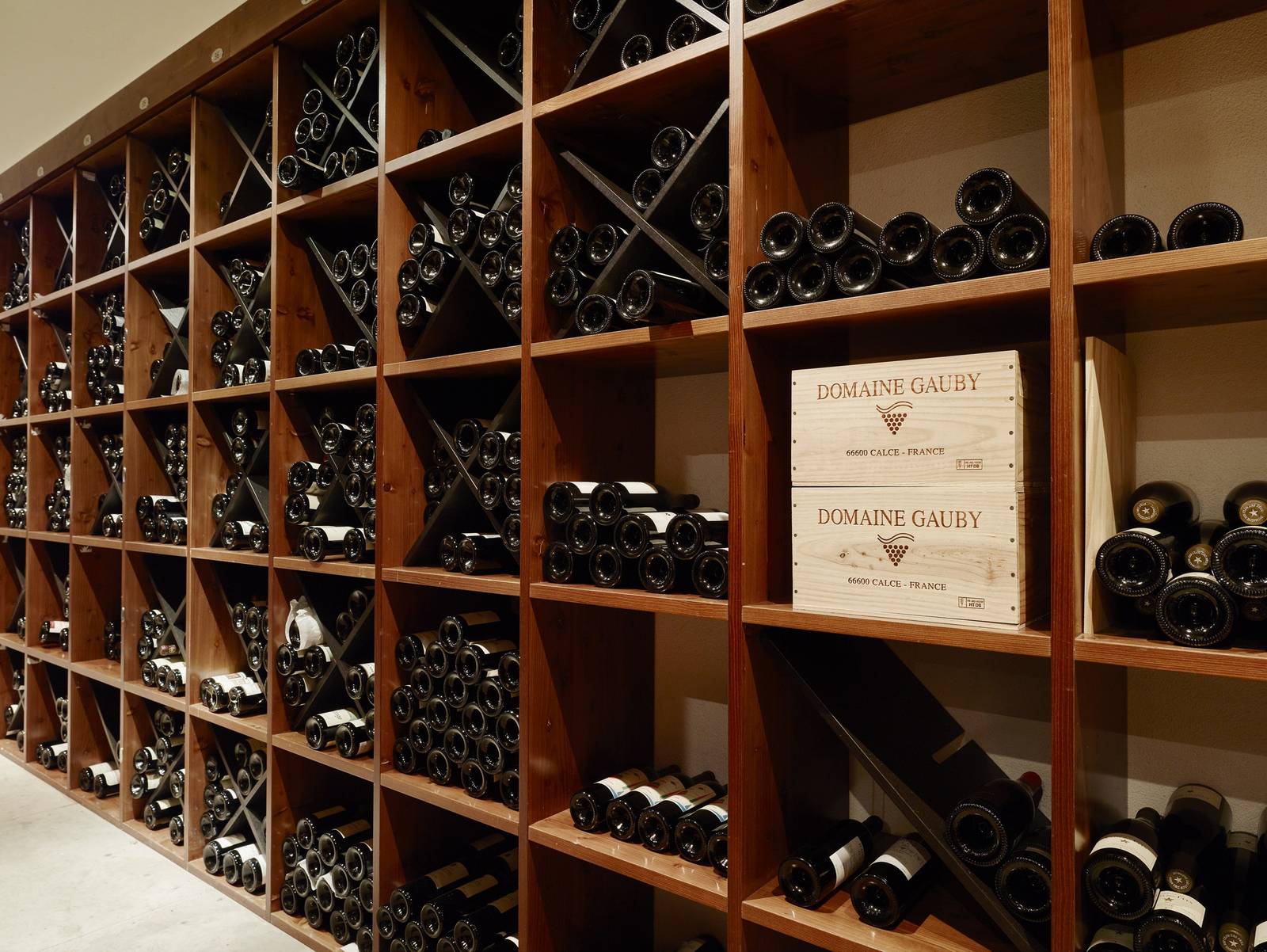 LEONARD's Cellar 酒窖藏酒