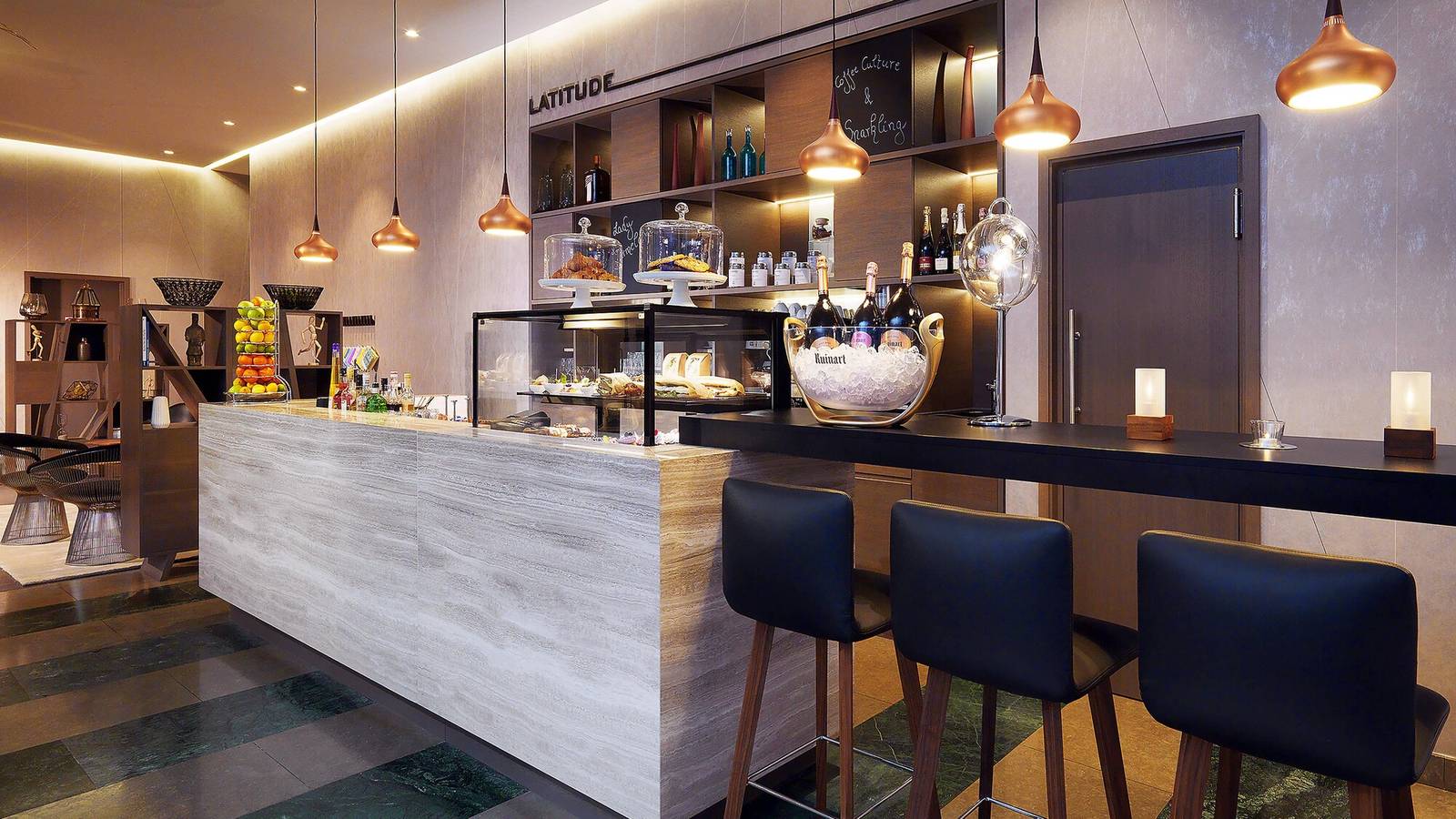 漢堡艾美酒店大廳 Latitude Bar 吧台