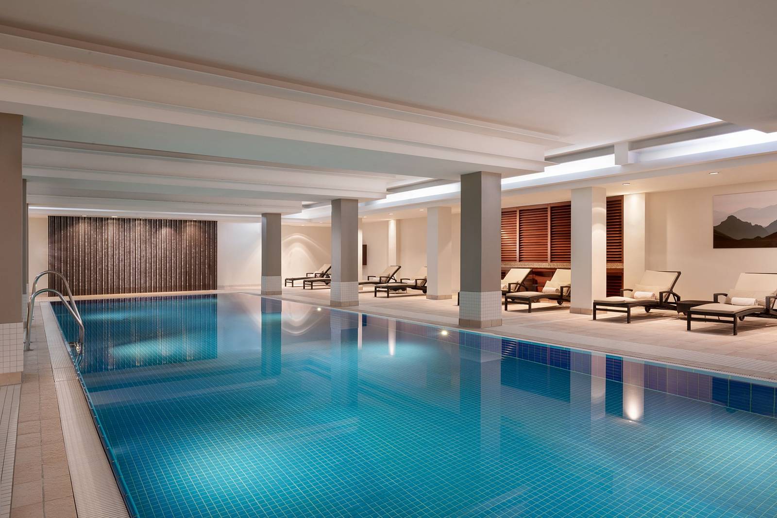 慕尼黑艾美酒店 Le SPA 室內溫水泳池