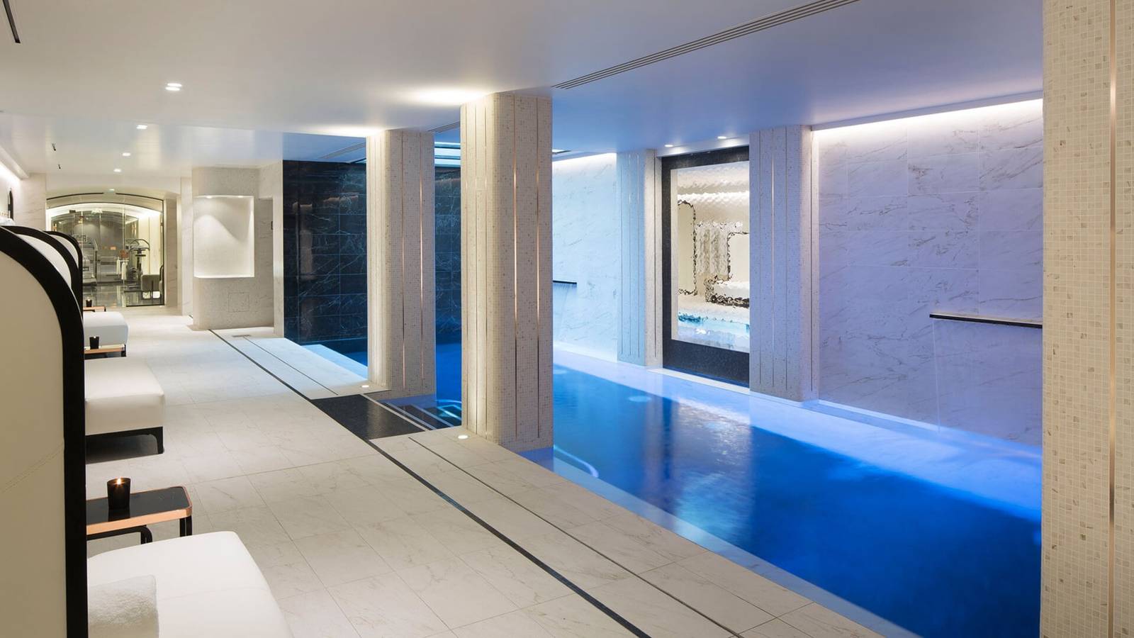 Le Narcisse Blanc Spa 室內泳池