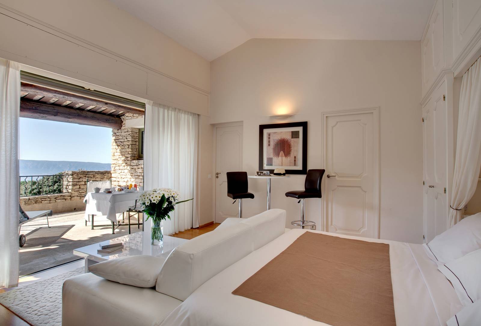 Les Bories & Spa Serenity Suite 起居空間與露台
