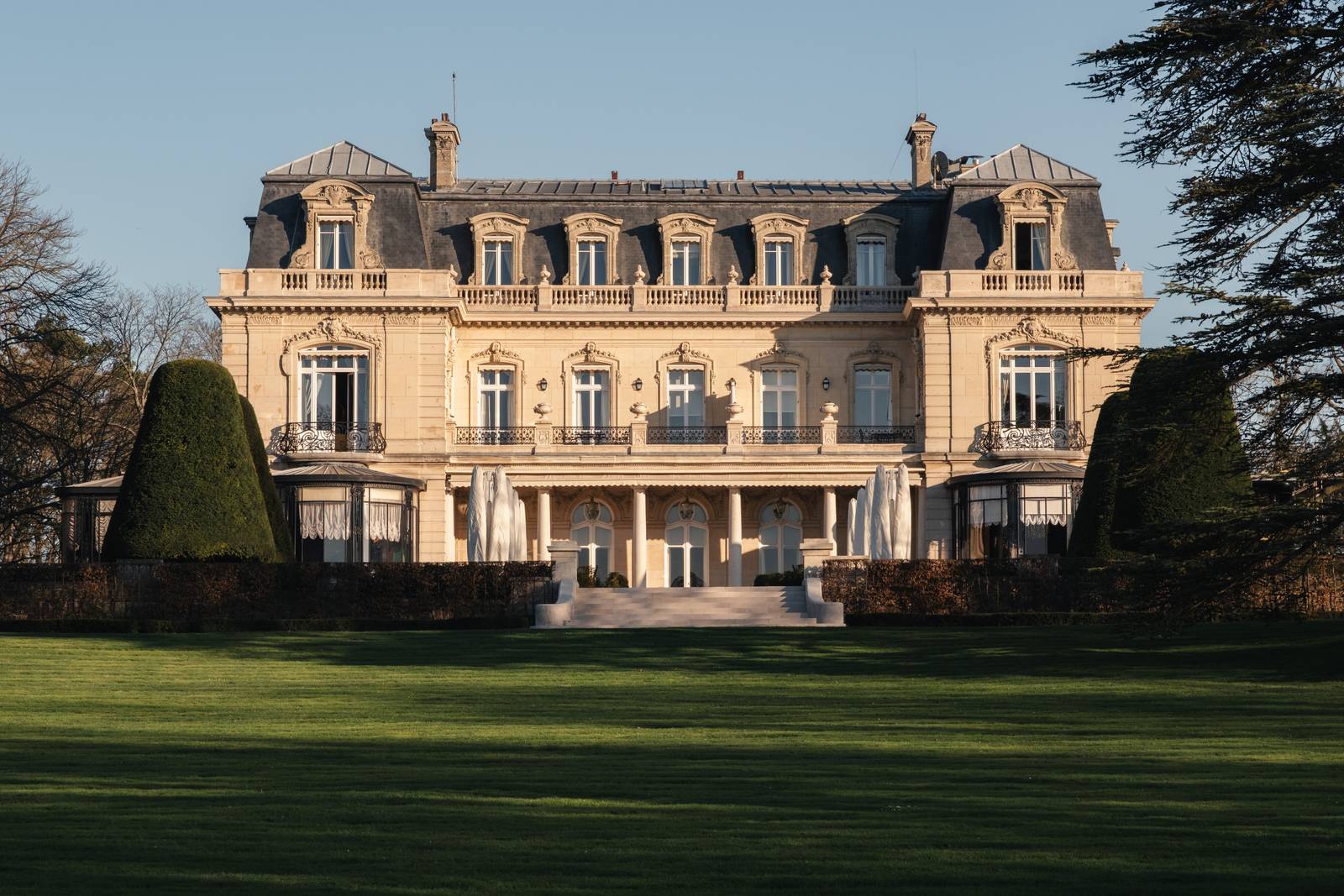 Domaine Les Crayères 城堡建築與前方草坪