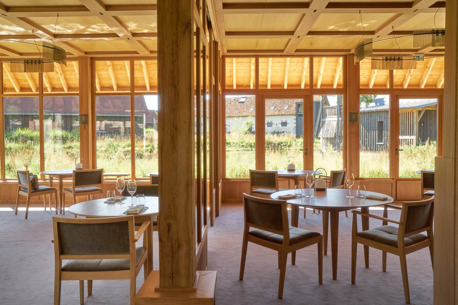 Les Sources de Cheverny Le Favori 餐廳落地窗用餐區