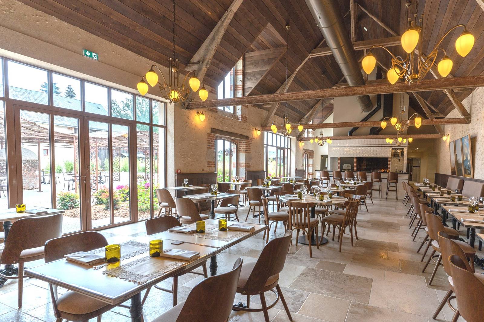 Les Sources de Cheverny L'Auberge 挑高木樑餐廳