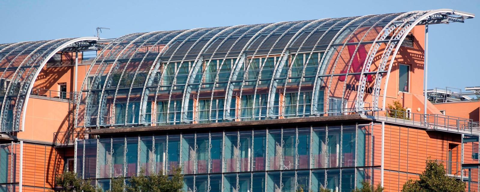 里昂萬豪國際城酒店玻璃拱頂建築外觀
