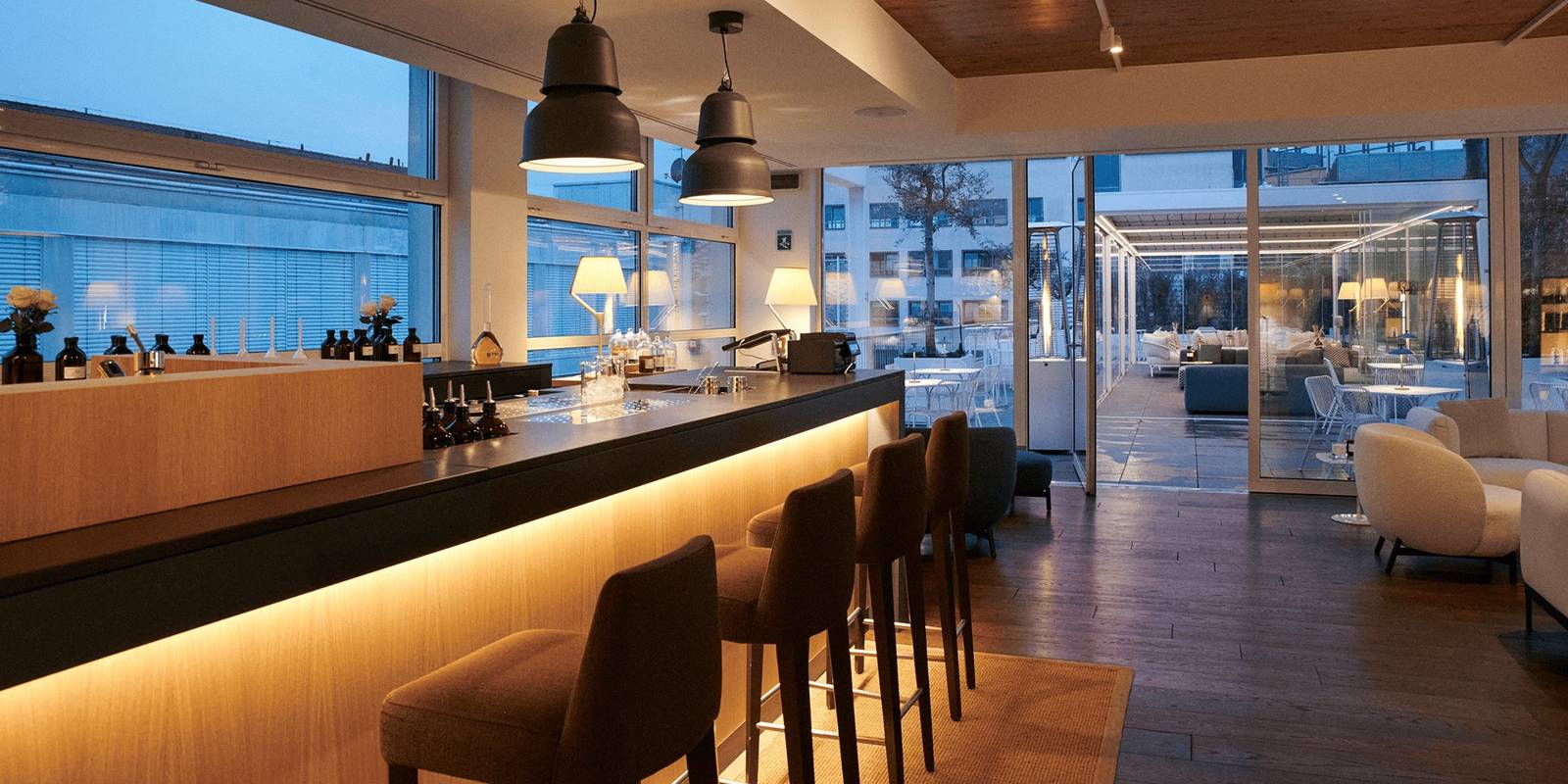 Magna Pars 酒店 LabSolue Bar 吧台與露台