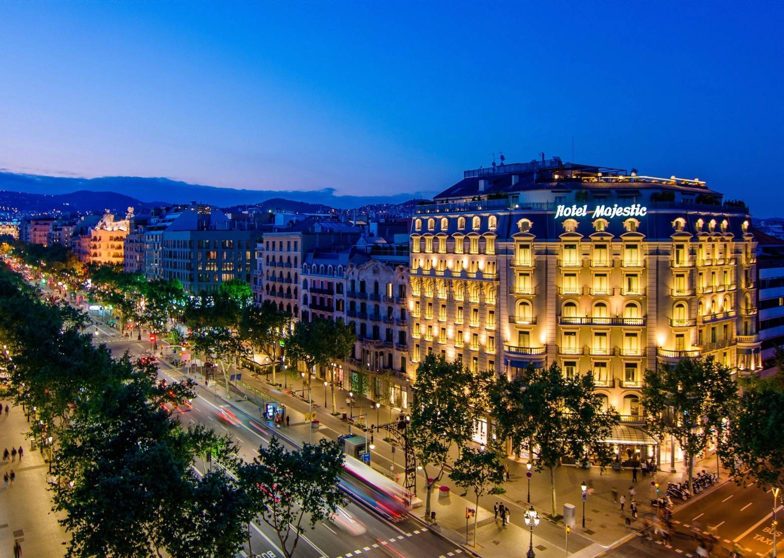 巴塞隆納 Majestic Hotel & Spa 格拉西亞大道上的酒店外觀夜景