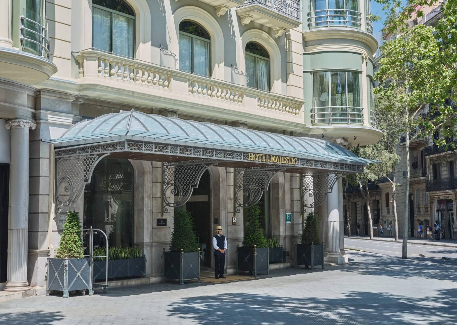 Majestic Hotel & Spa 格拉西亞大道正門與鑄鐵雨棚