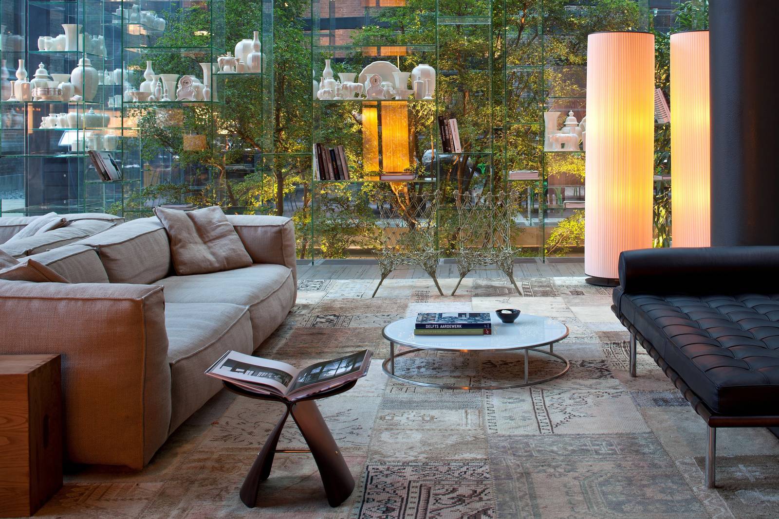 The Lounge 沙發座位區