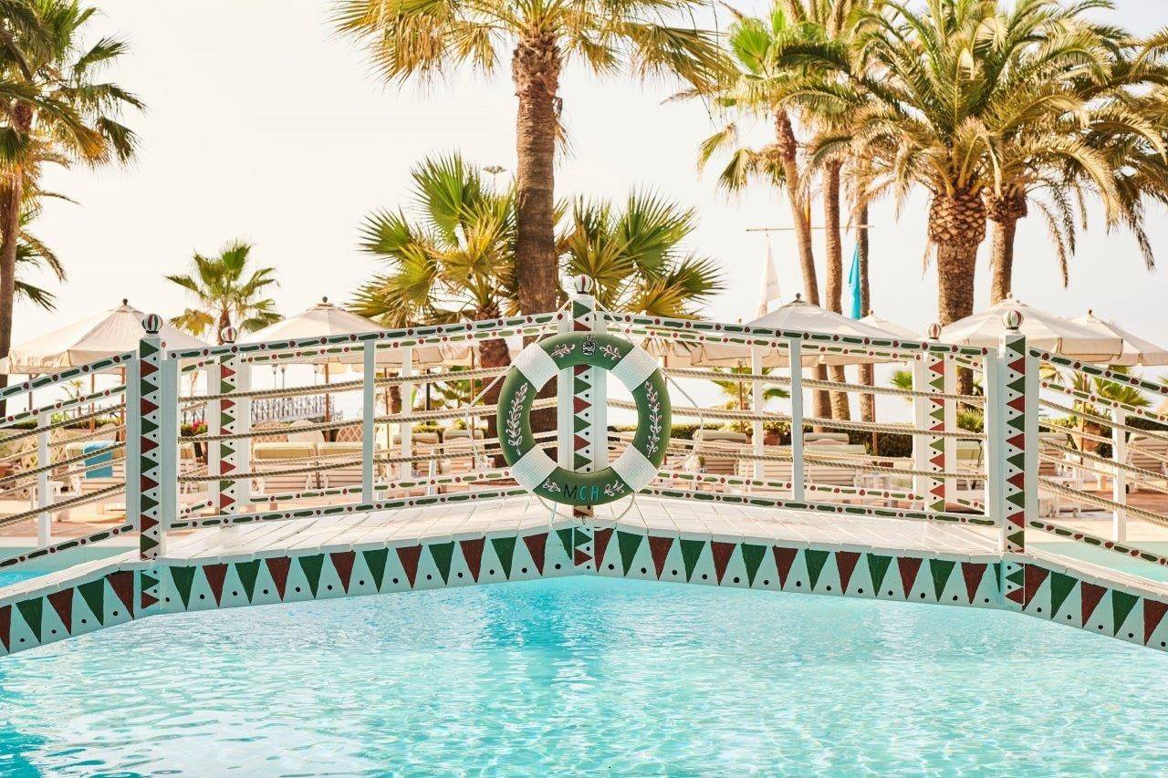 Marbella Club Hotel Beach Club 天然海水泳池與小橋