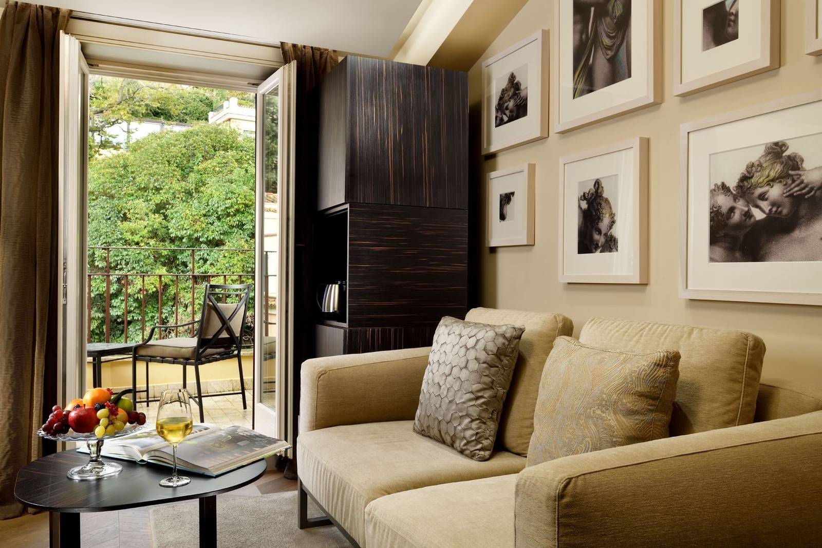 Margutta 19 Classic Suite 起居區與陽台