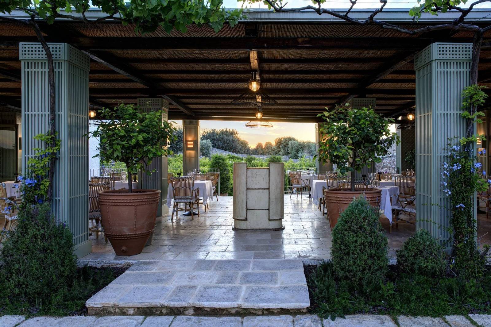 Masseria Torre Maizza Carosello 餐廳棚架露台