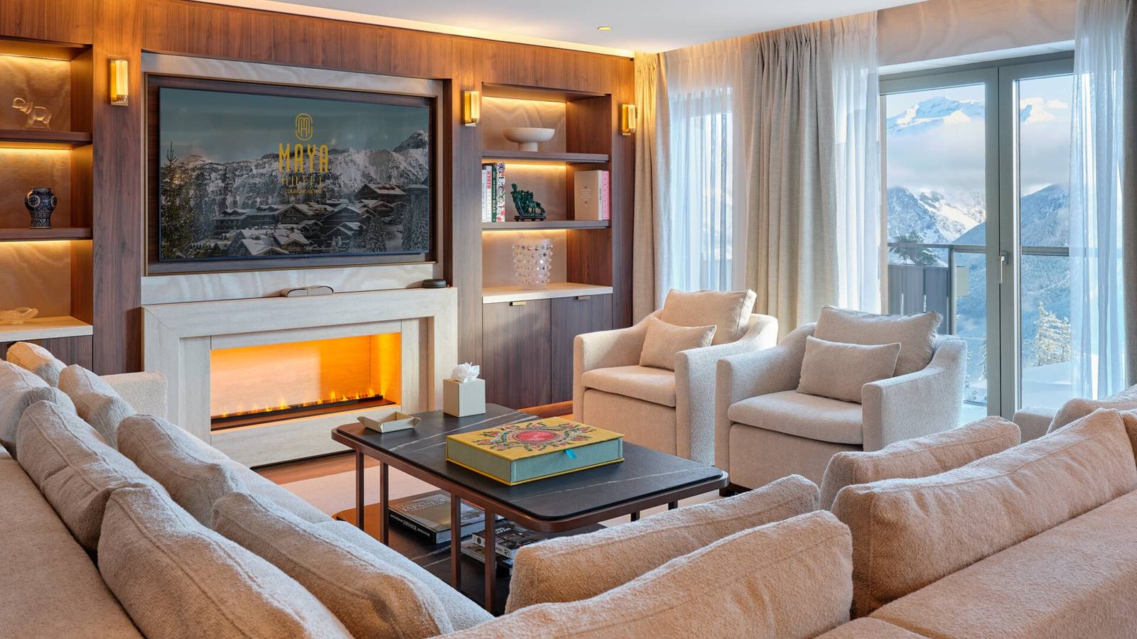 Maya Hotel Lalique Apartment 壁爐客廳