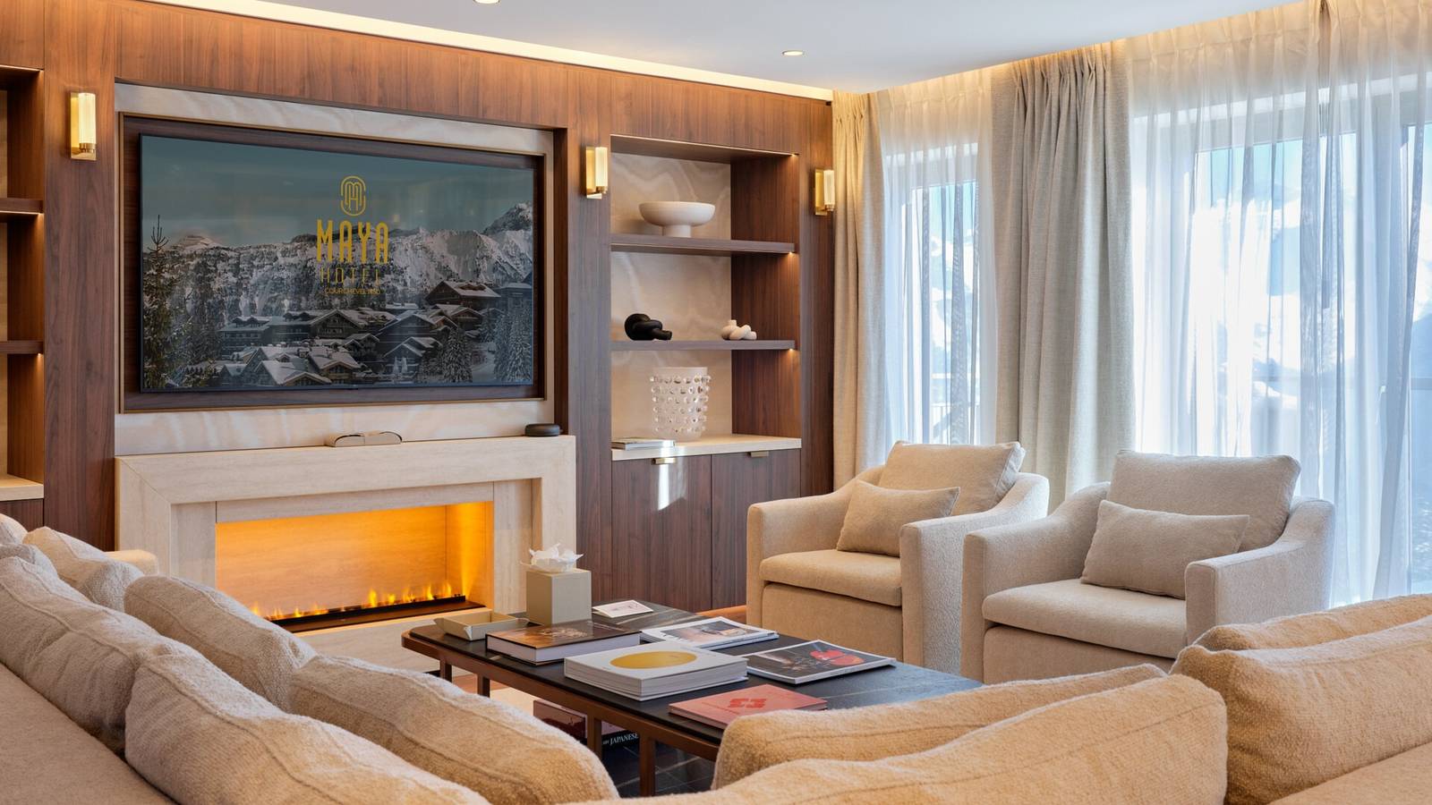 Maya Hotel Lalique Exclusive Suite 壁爐起居室