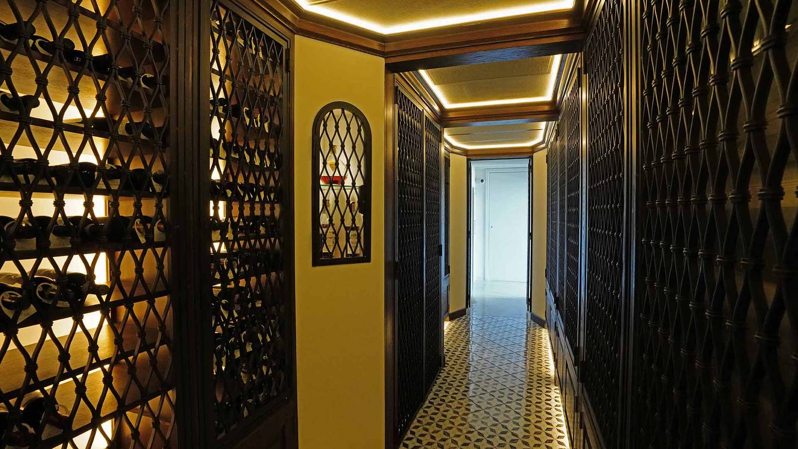 Monastero Santa Rosa 酒窖與酒櫃