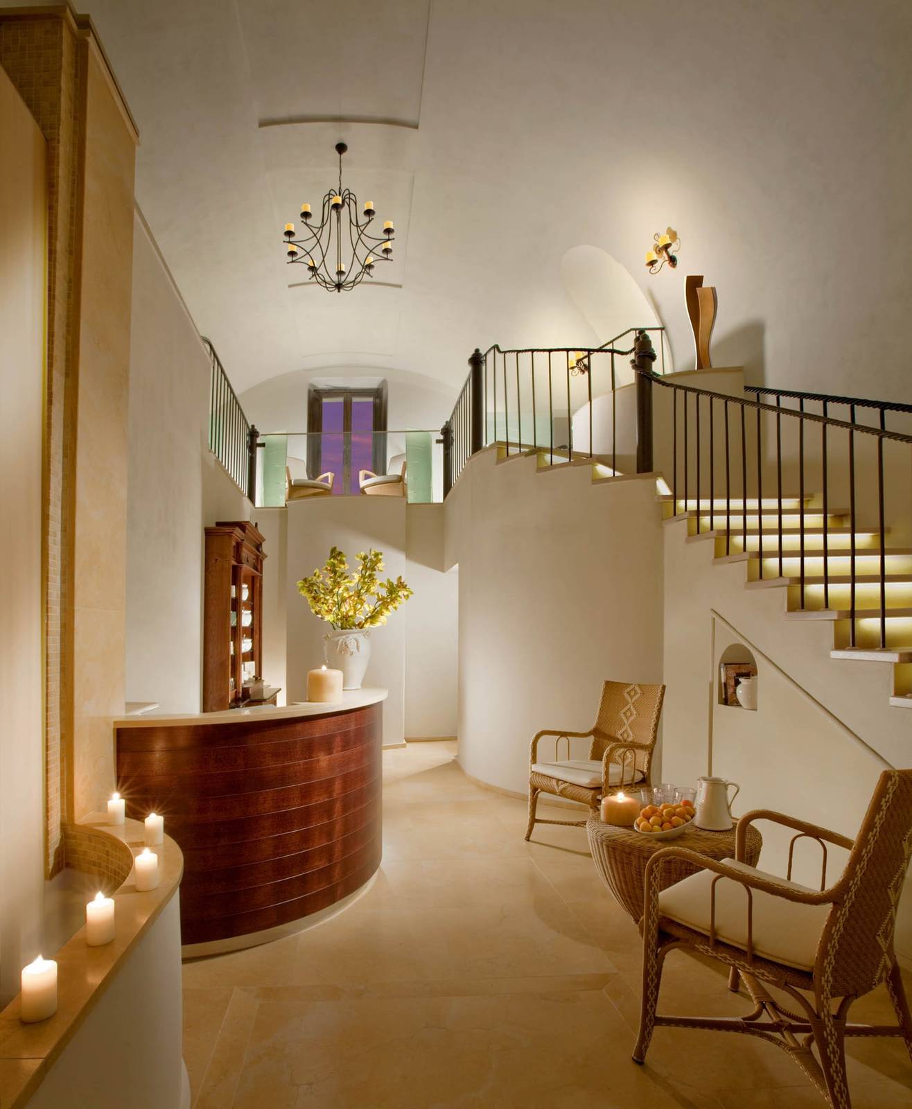 Monastero Santa Rosa Spa 入口與拱頂大廳