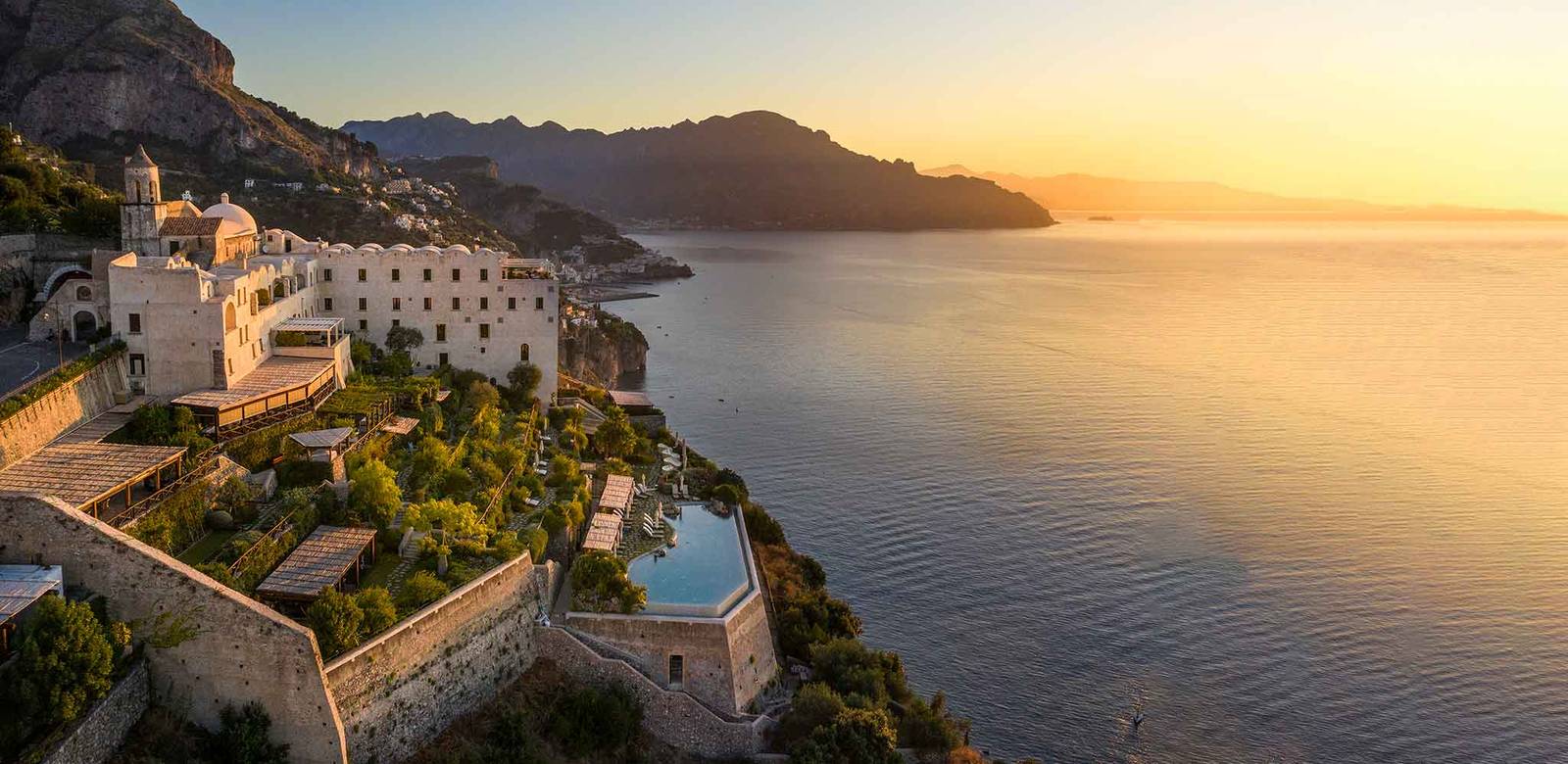 Monastero Santa Rosa 清晨俯瞰阿瑪菲海岸的懸崖修道院與梯田花園