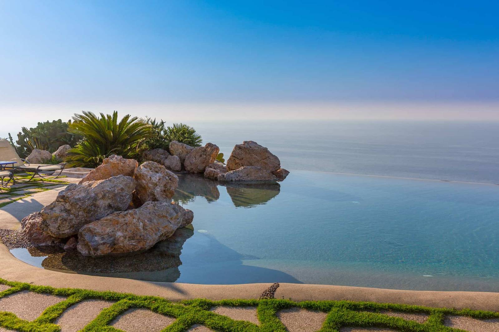 Monastero Santa Rosa 懸崖邊的無邊際泳池