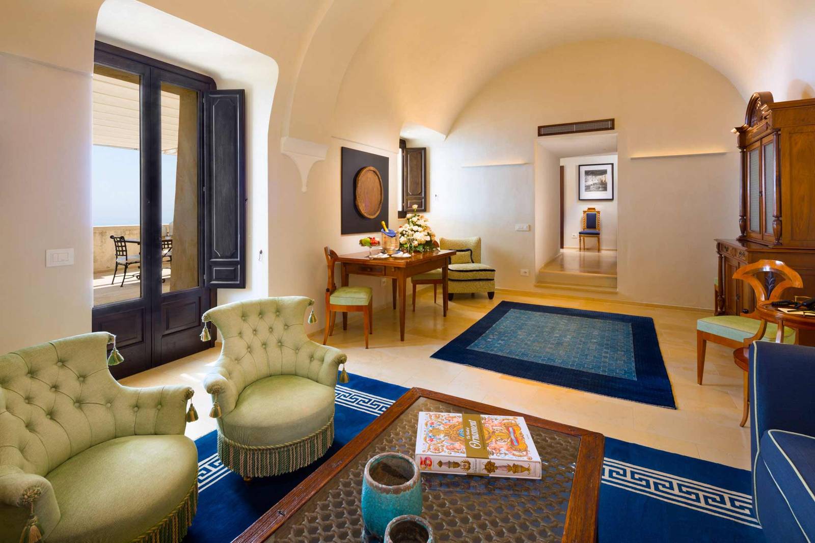 Monastero Santa Rosa Citrus Premium Terrace Suite 起居室