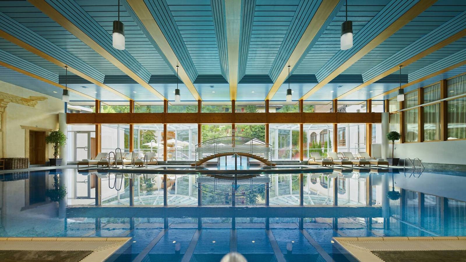 Mont Cervin Palace Spa Nescens 室內泳池